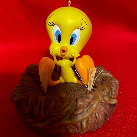 Tweety Bird Sits in Nest Hallmark Ornament - Picture 1 of 8